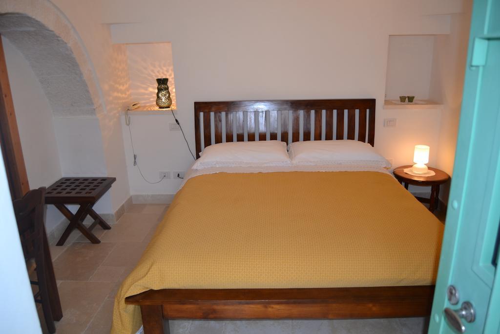 B&B Corte Del Camedrio Cisternino Habitación foto